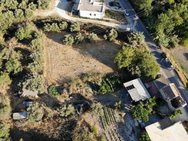 Agii Pantes im Apokoronas Kreta, Agii Pantes: Schönes Dorfgrundstück mit Bergblick zu verkaufen Grundstück kaufen